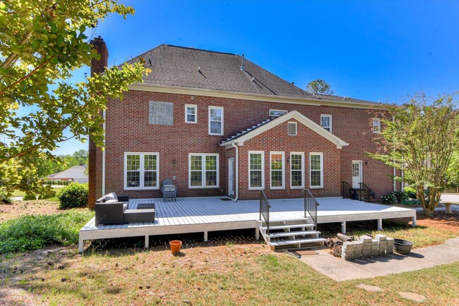 Building Photo - 211 Kestwick Dr W