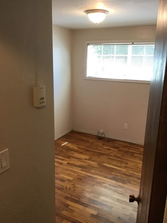 Building Photo - 2 Bedroom Duplex in Santa Clara Area