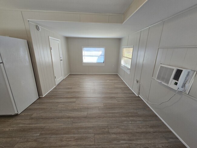 Building Photo - 2013 Palm St