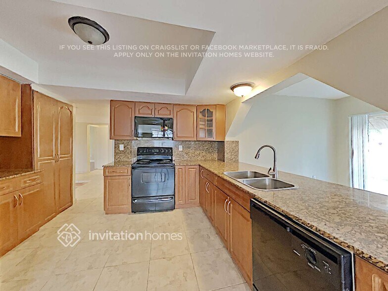 Building Photo - 8659 Sheraton Dr