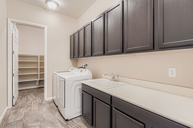 Building Photo - 6823 Willowcroft St