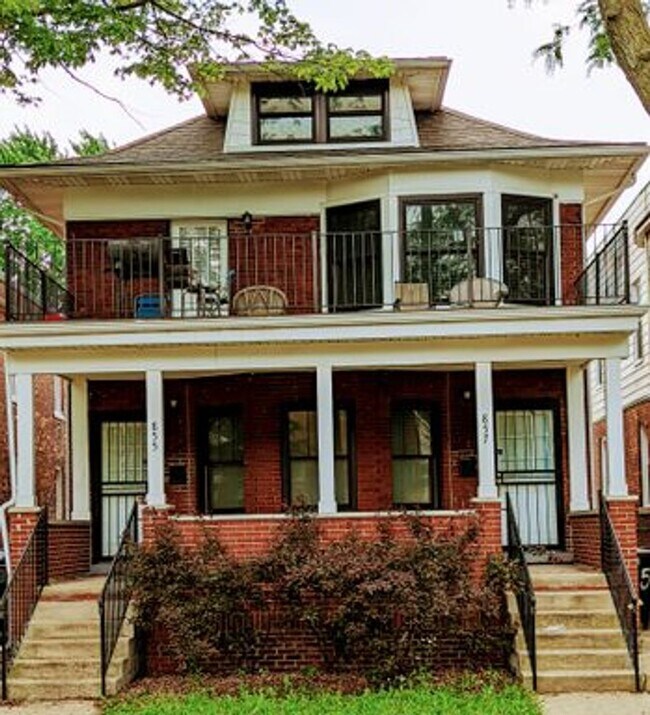 Building Photo - Blaine 1