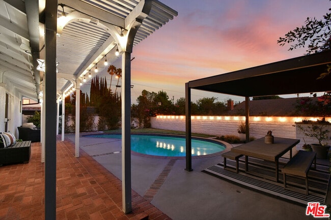 Building Photo - 12614 Morrison St