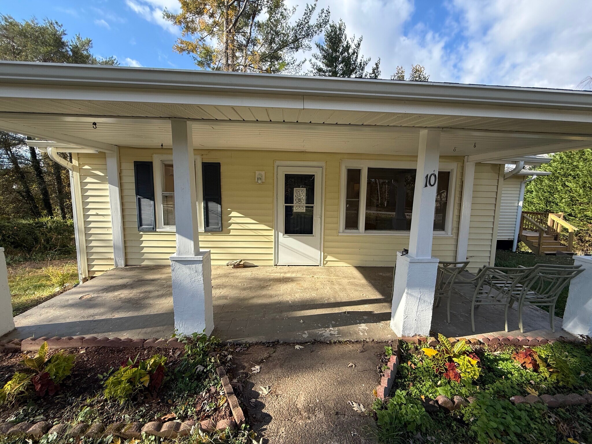 Building Photo - 10 Avon Rd