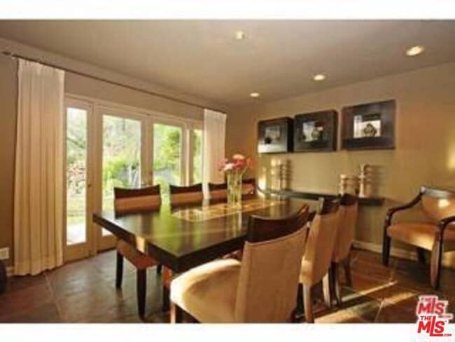 Building Photo - 8049 Briar Summit Dr