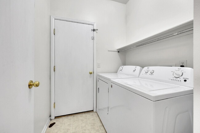 Building Photo - $2,025.00 - 3 Beds, 2 Baths, Single Family...