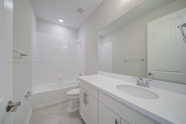 Building Photo - 1280 Eucalyptus Dr