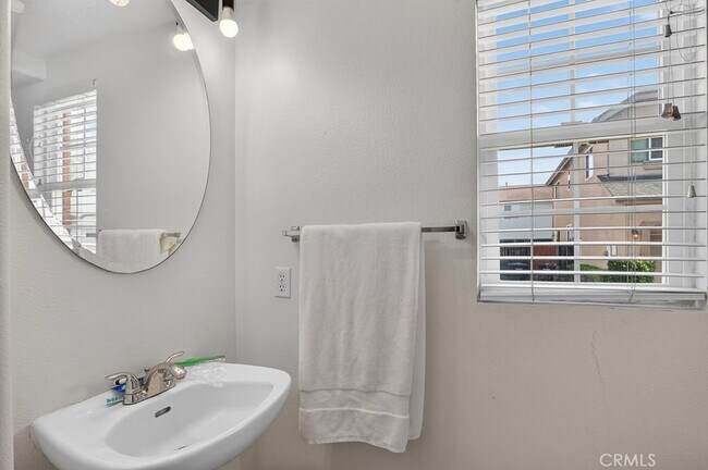 Building Photo - 34 Rue Du Chateau