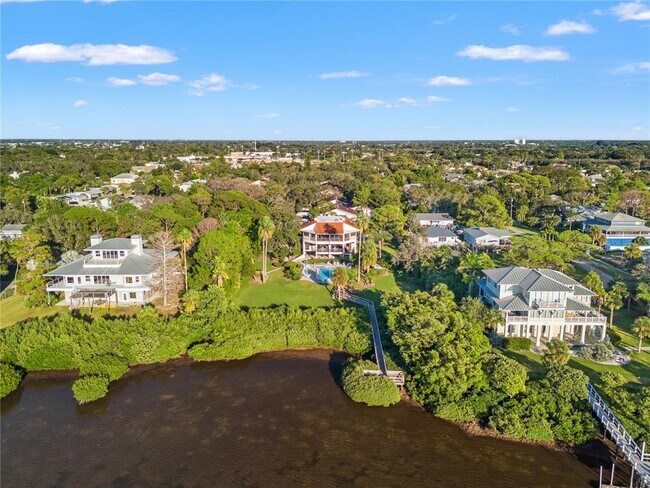 Building Photo - 300 S Florida Ave