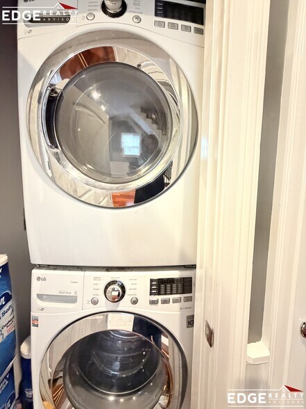 Building Photo - 645 E 3rd St