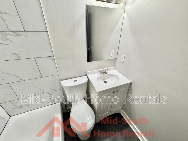 Building Photo - 1811 Castalia St