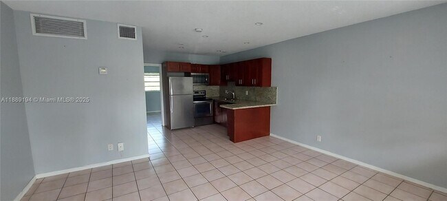 Building Photo - 4140 Woodside Dr