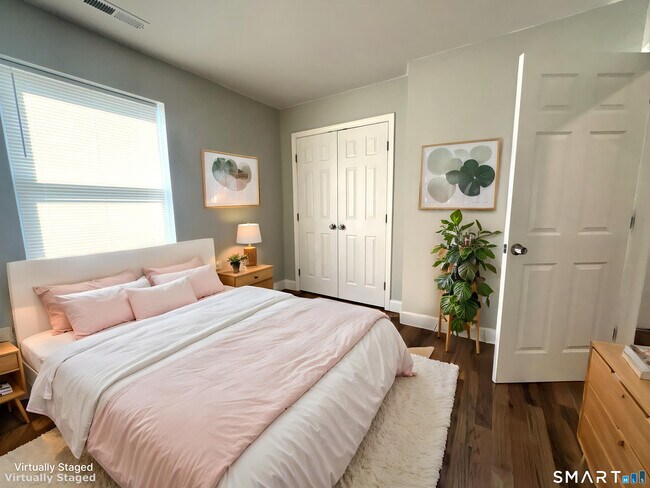 Building Photo - 105 Churchill St