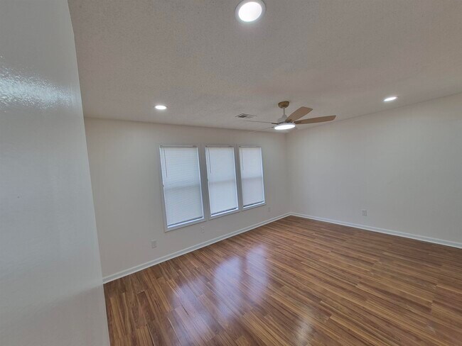 Building Photo - 5657 Heartwood Dr