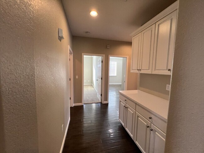 Building Photo - Well-appointed single-story home located walking distance to Manteca's Woodward Park!