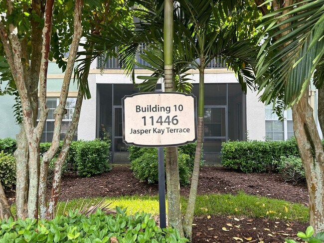 Building Photo - Top Floor Condo at Lakeside at Lakes of Wi...