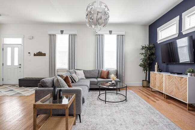 Building Photo - 1616 Pleasant St