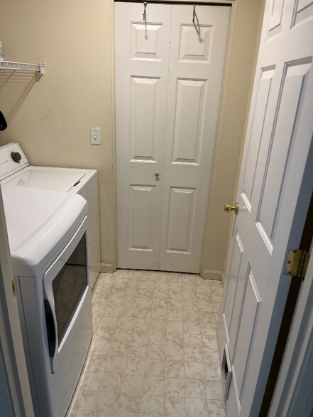 Building Photo - 2030 Brookhurst St