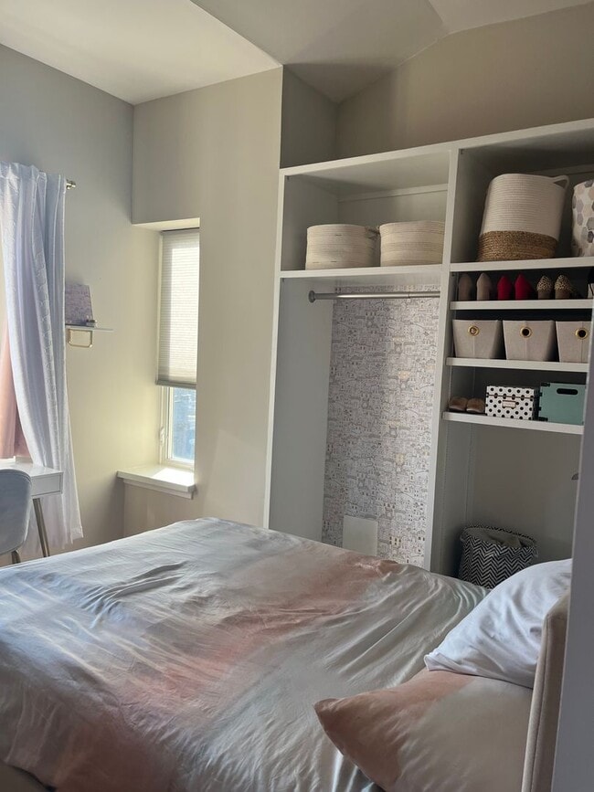 Building Photo - Bright 1BR in Bloomingdale – $1,800/mo | P...