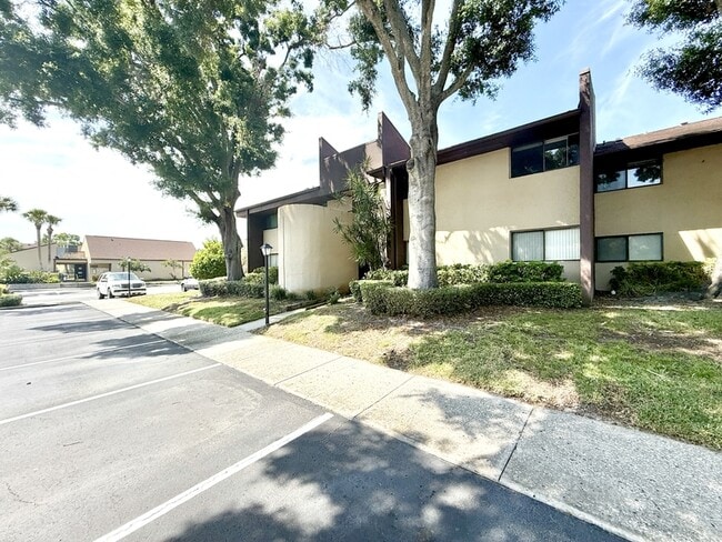 Building Photo - 785 S Village Dr