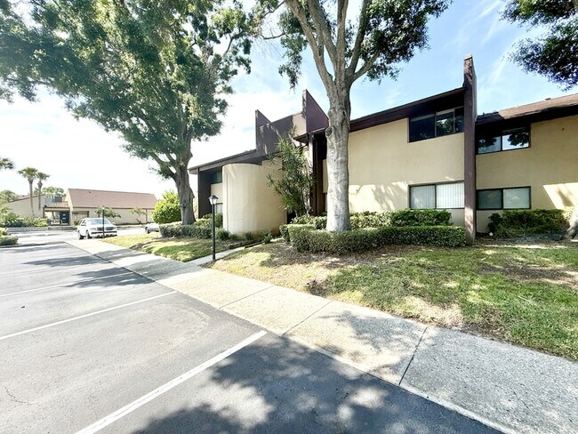 Building Photo - 785 S Village Dr