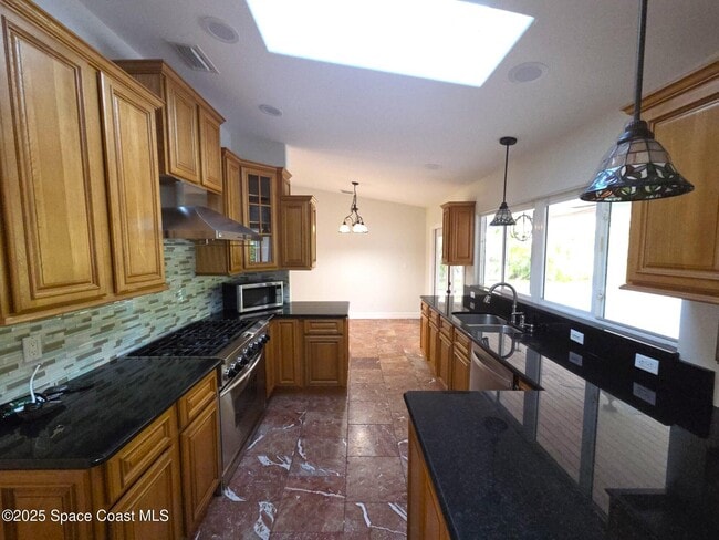 Building Photo - 190 Sea Crest Dr