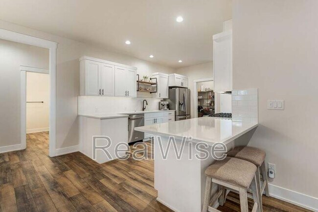 Building Photo - 2758 NW 23rd Lp