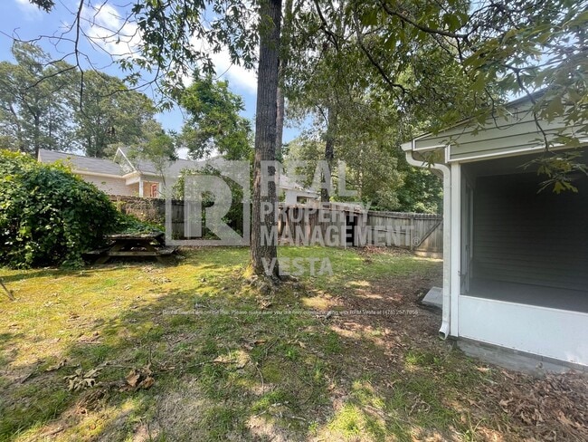 Building Photo - 146 Lake Pointe Dr