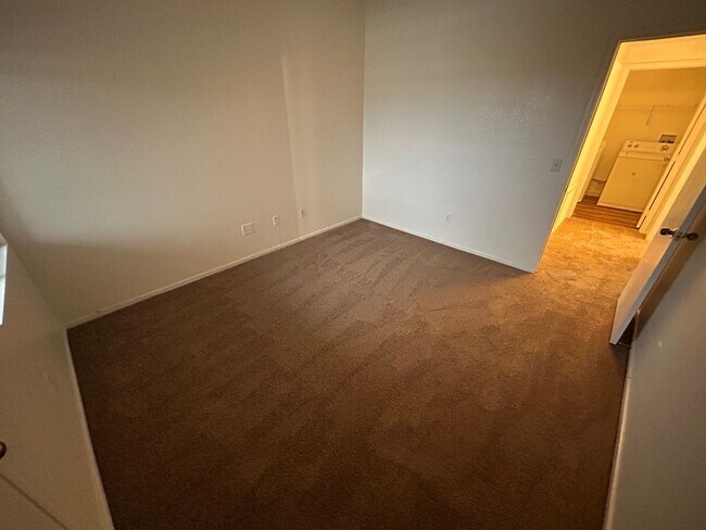 Building Photo - NORTHWEST 2 BEDROOM, 2 BATHROOM CONDO, ALL APPLIANCES INCLUDED!