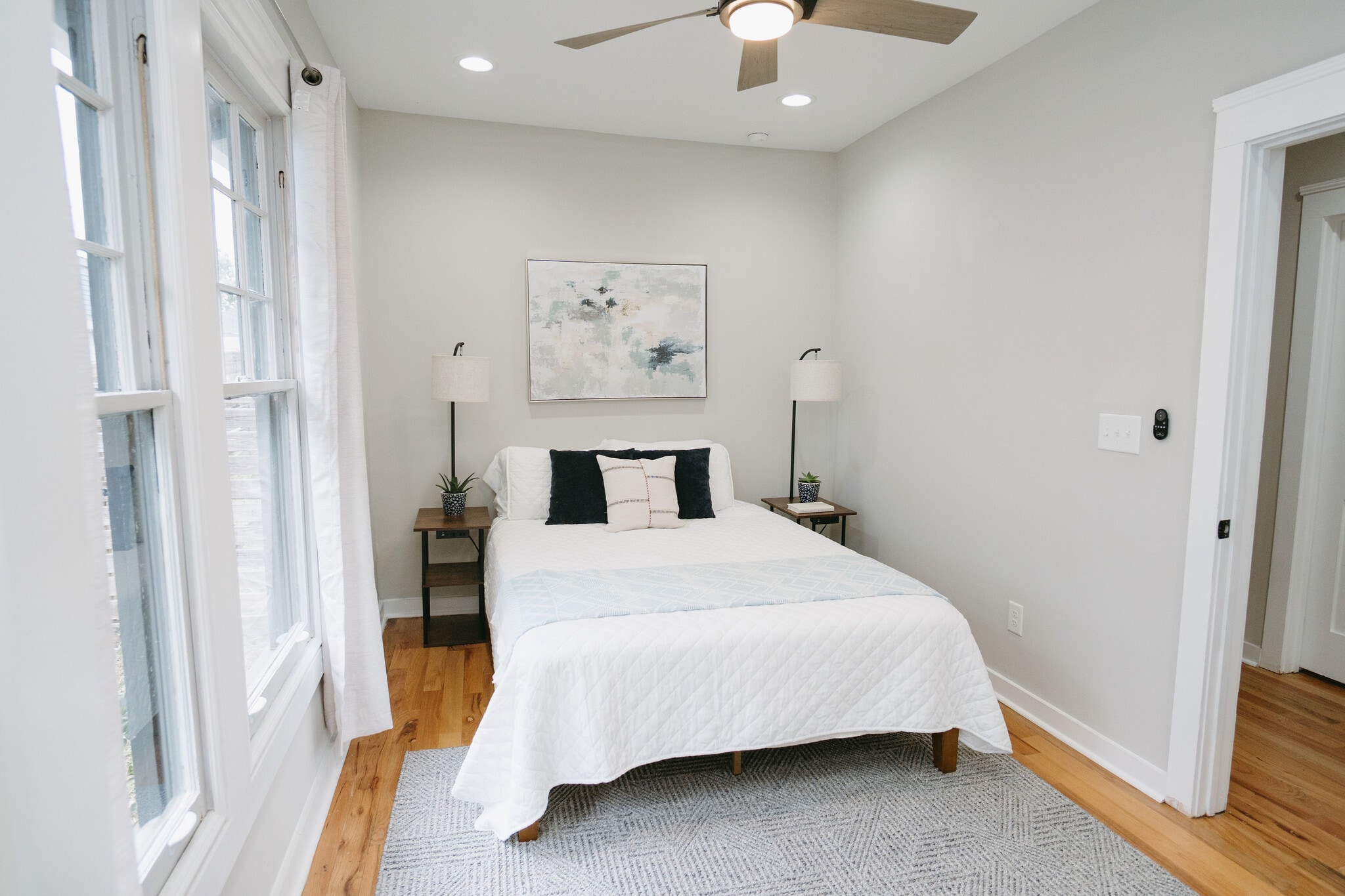 Building Photo - 733 Bonnie Brae Ave SW