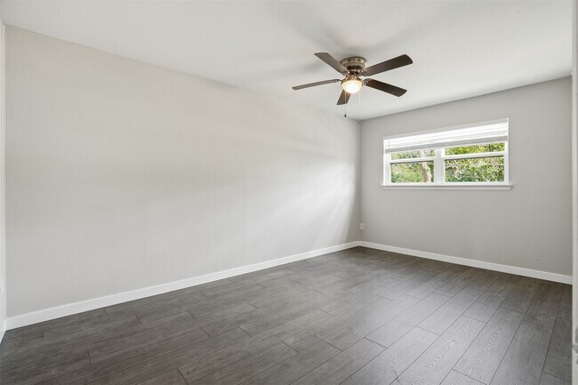 Building Photo - 201 S Kansas Ave