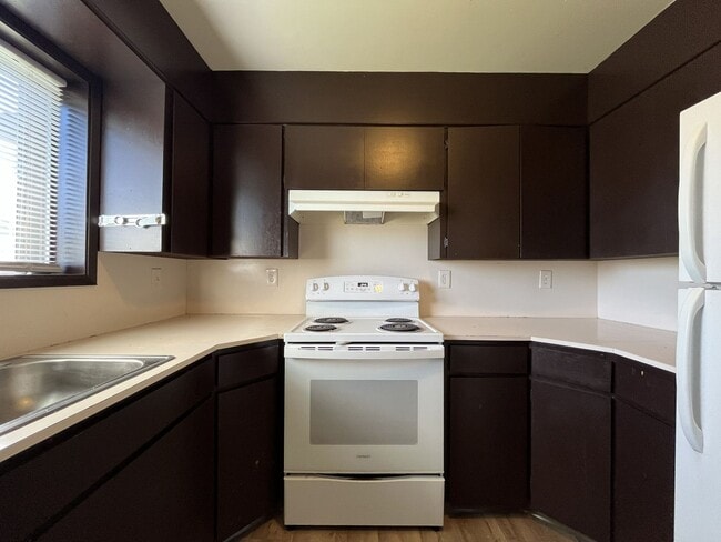 Building Photo - LOM2437