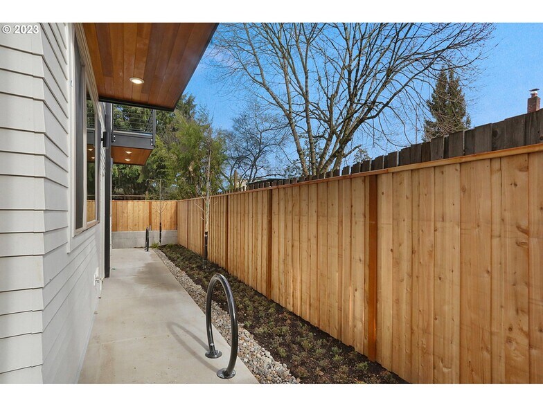 Building Photo - 6610 N Greenwich Ave
