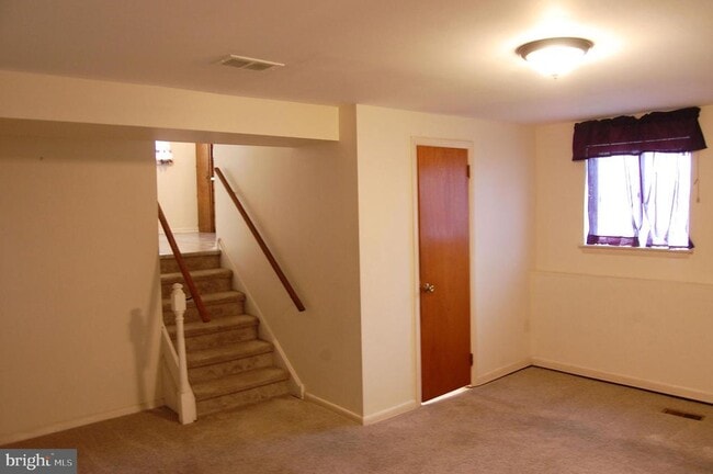 Building Photo - 979 Glasgow St