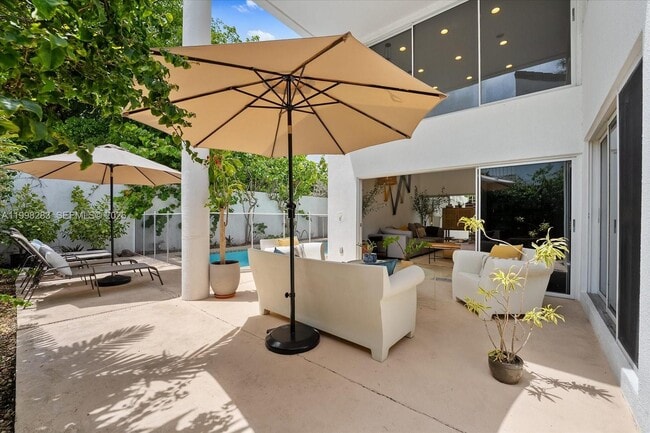 Building Photo - 2721 SW 22nd Ave