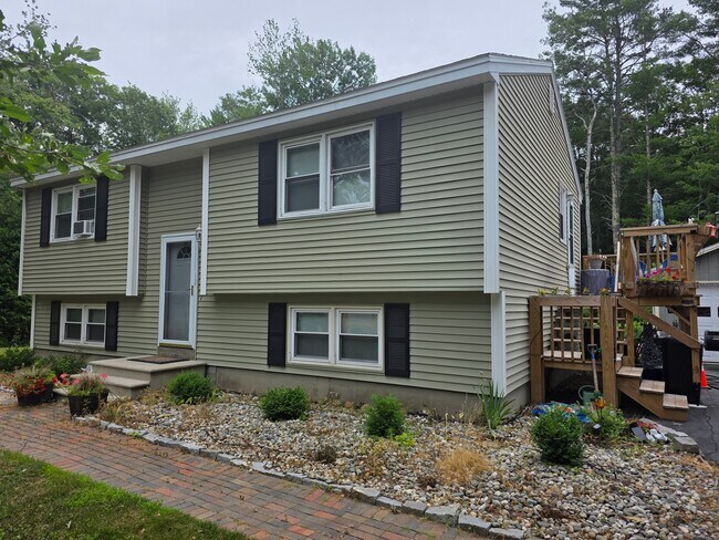 Building Photo - 3 Riverview Dr