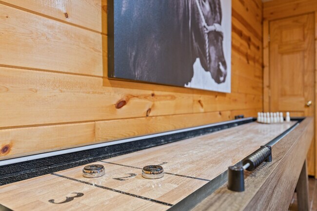 Building Photo - 202 Oak Ledge Rd
