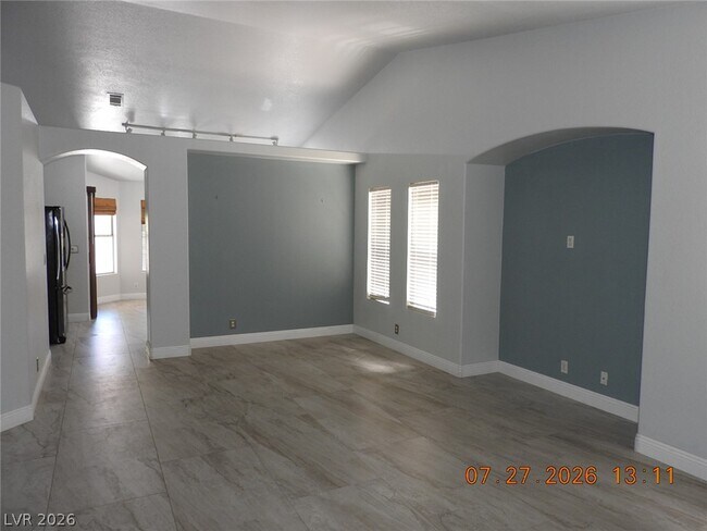 Building Photo - 4533 Chestnut Blaze