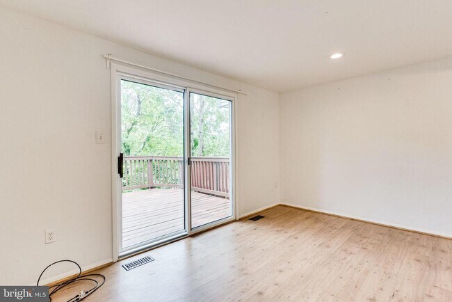 Building Photo - 2841 Shepperton Terrace