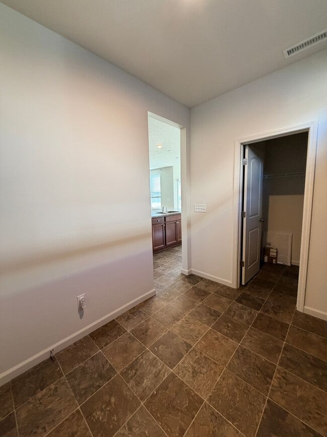 Building Photo - 15545 Westmoor Ave