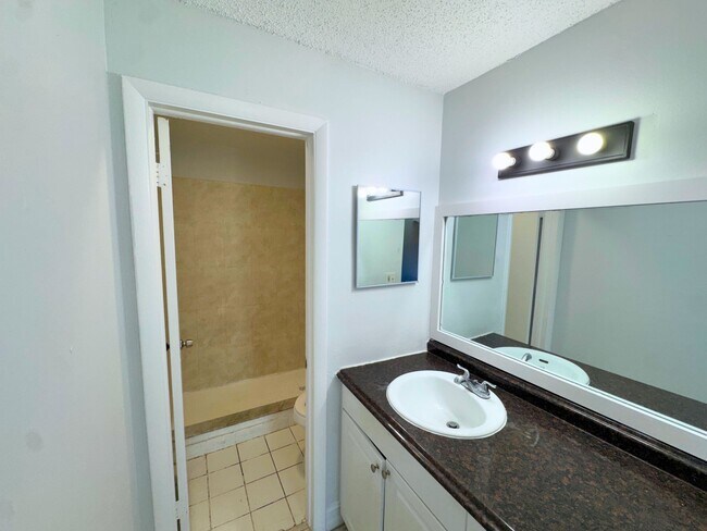 Building Photo - 4459 Treehouse Ln