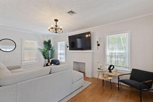 Building Photo - 209 Lytton Ct