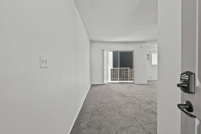 Building Photo - 15286 Sutton St