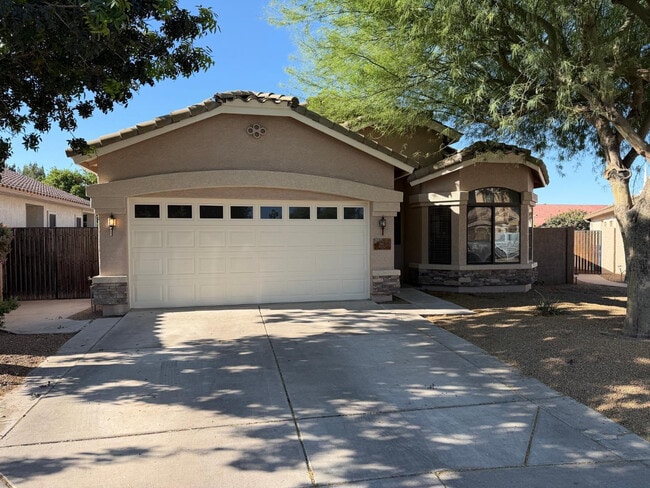 Building Photo - 5233 E Carmel Ave