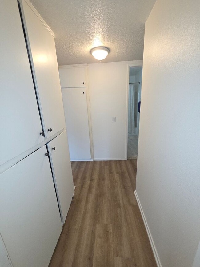 Building Photo - Spacious 2 Bedroom 2 Bath Upstairs Condominium
