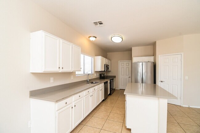 Building Photo - 11011 E Florian Ave