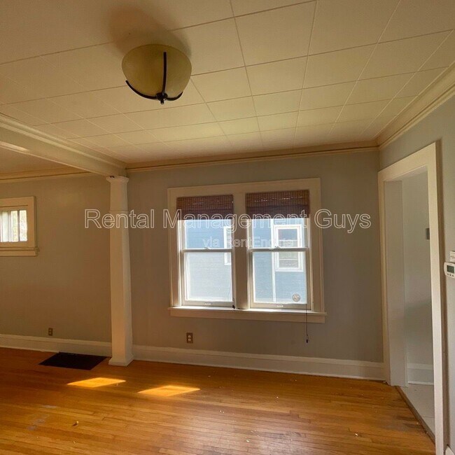 Building Photo - 1801 N Thomas Ave