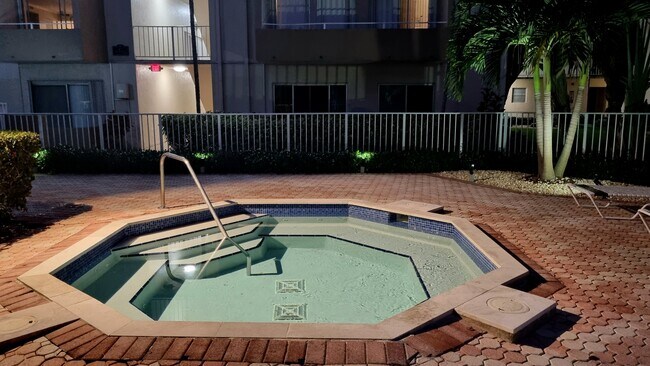 heated jacuzzi - 7787 SW 86th St