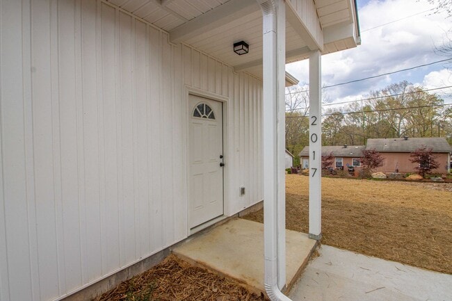 Building Photo - 2015-2017 Scotty Ct