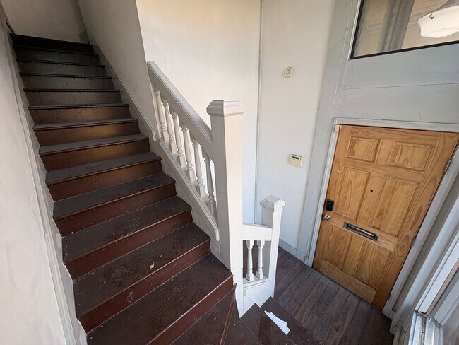 Building Photo - 201 Summit Loft